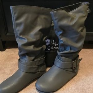 Journee Collection Gray Women's Boots - Size 7 1/2